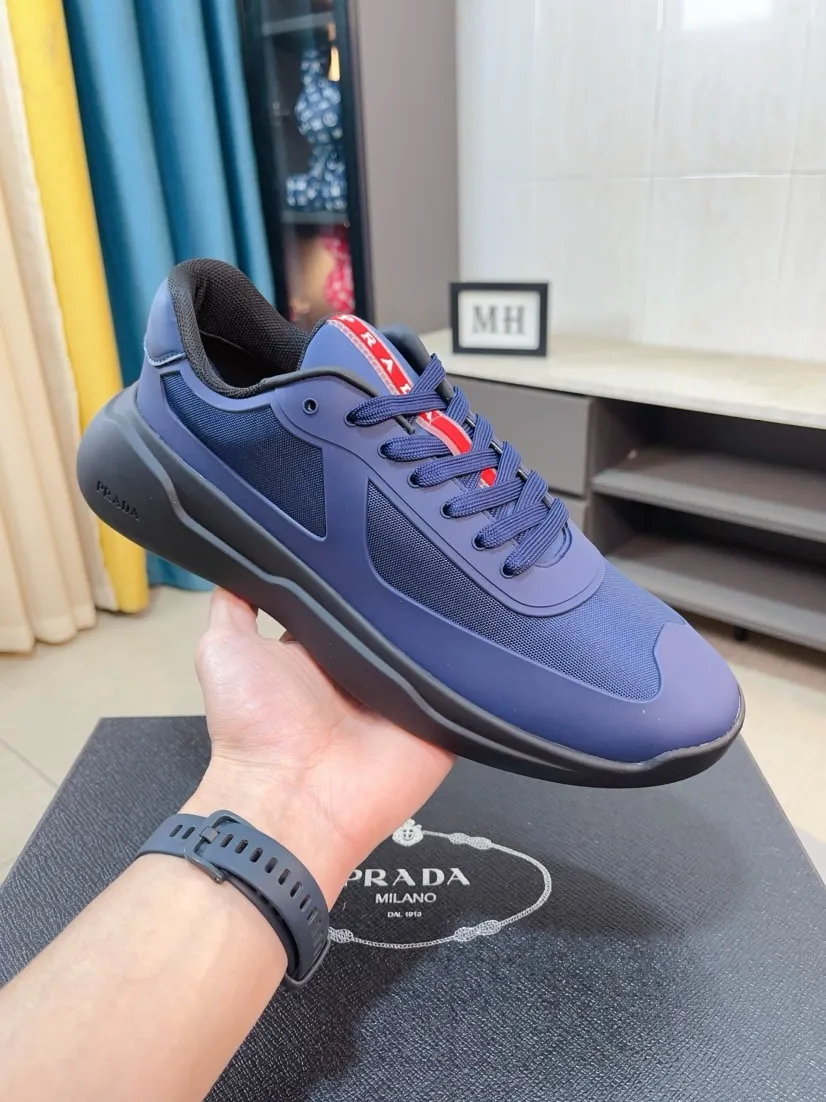 The ex-factory price is 680🌹🌹The high-quality new Prada (Prada) counters are launched simultaneously. The new men's shoes and 😘fabrics are selected from imported mesh and glue-spraying technology. Imported cowhide lining. 👍🏿High-end☄️Open-molded non-slip rubber outsole, exquisite lines, simple and elegant, comfortable and high-end for leisure travel. Code number: 38 to 44